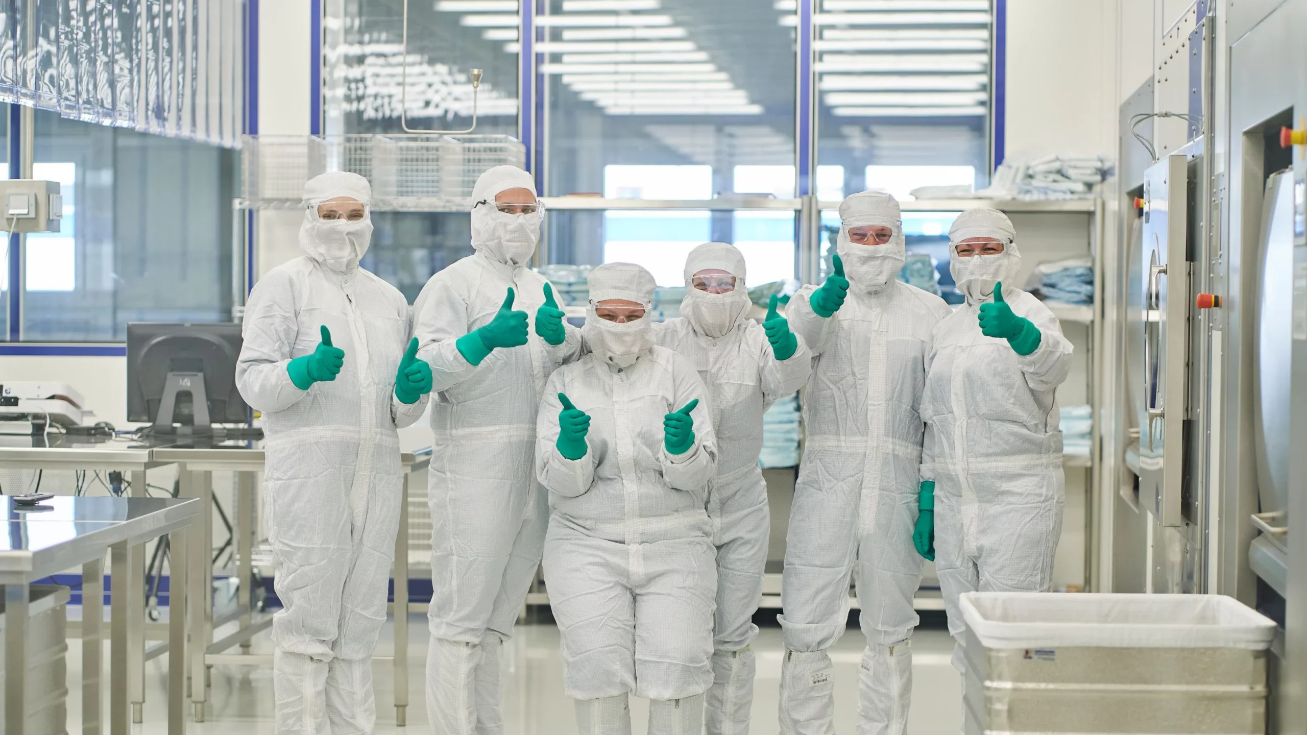 Reinraum Bekleidungskonzept Team im Labor