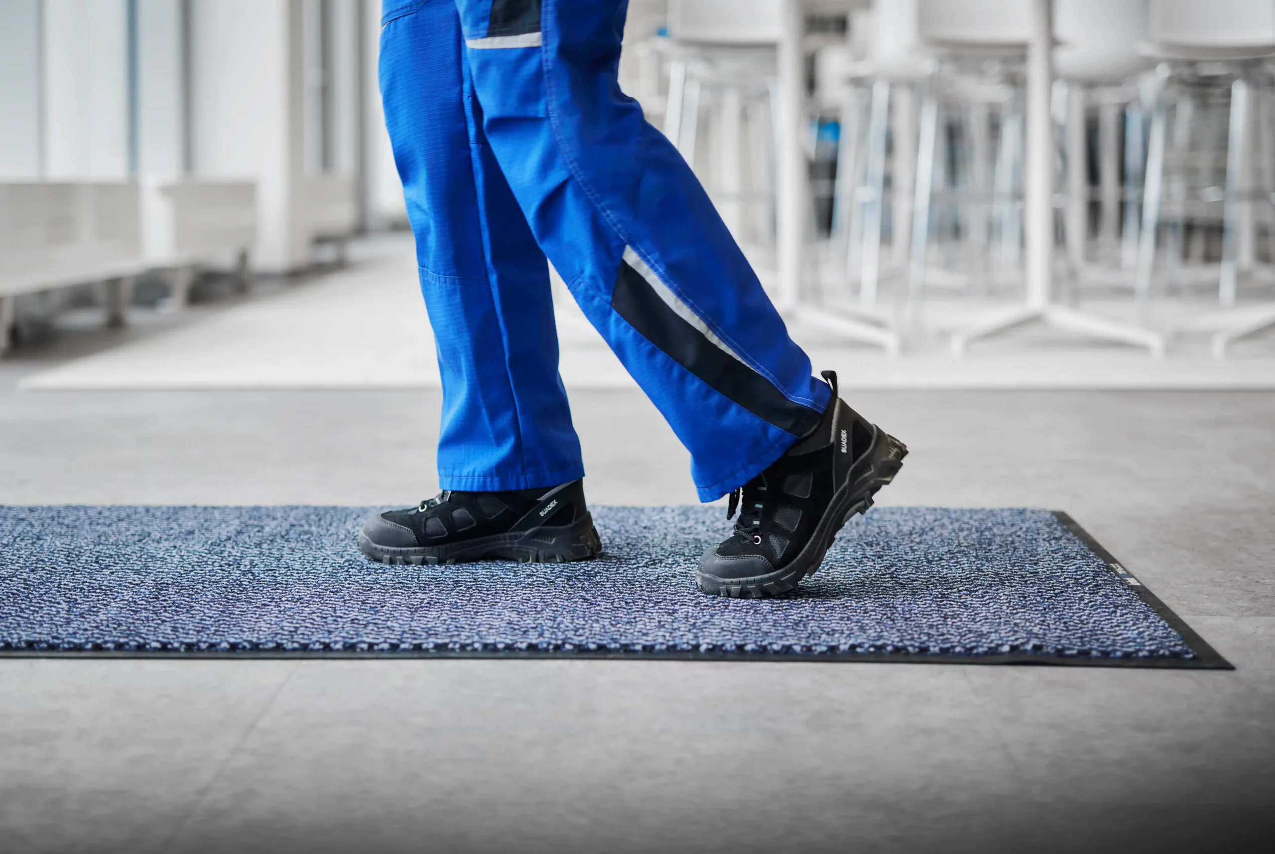 Schmutzfangmatte im täglichen Einsatz im Gebäude