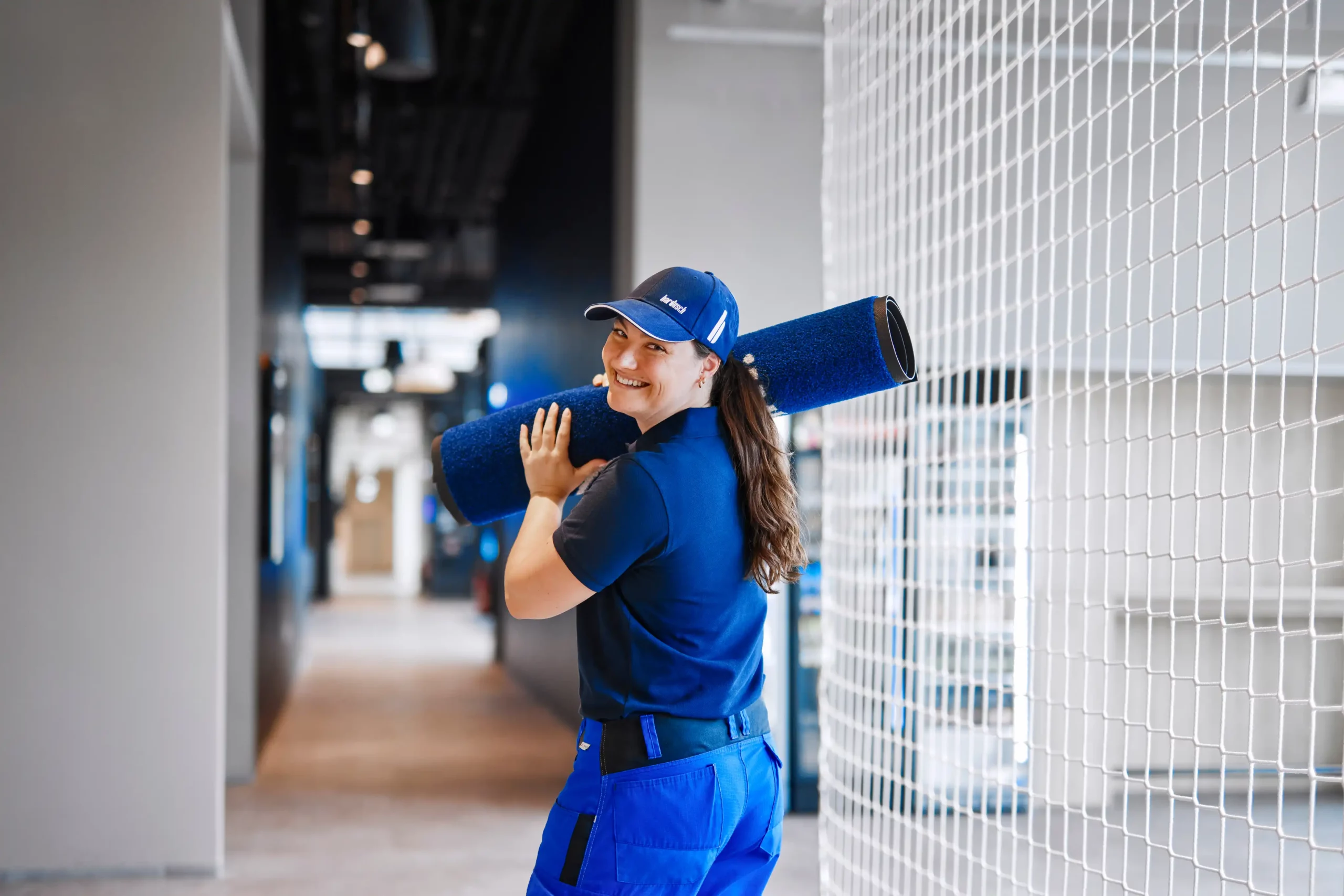 Transport einer Schmutzfangmatte im Rahmen des Mattenservices