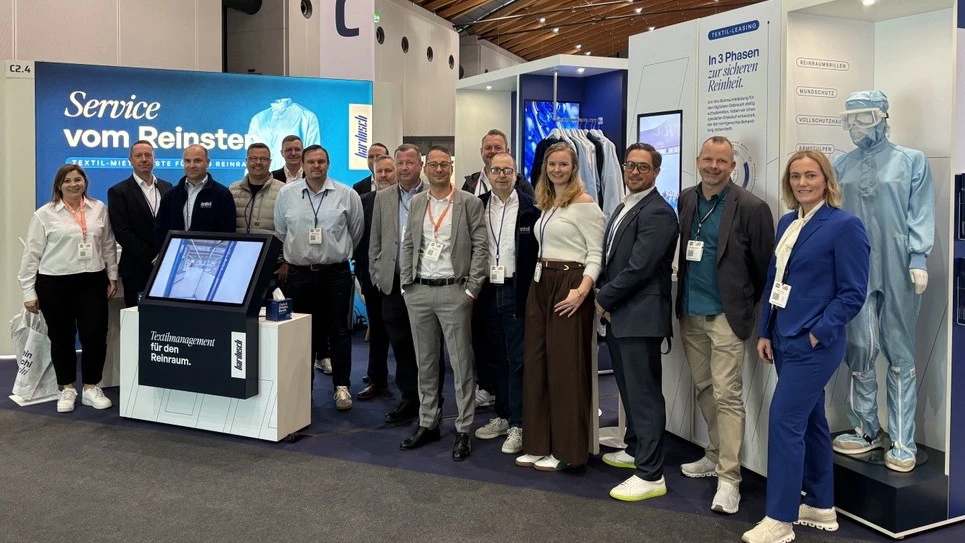 Gruppenbild aller Personen von bardusch die auf der Reinraummesse waren